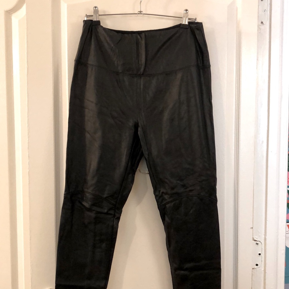 Lysse faux leather black pants - L